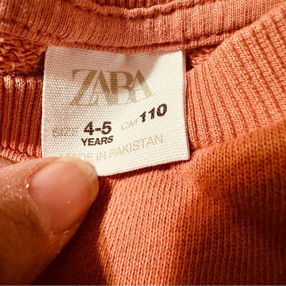 Zara girls size 4-5 salmon oversized sweatshirt - Picture 3 of 3